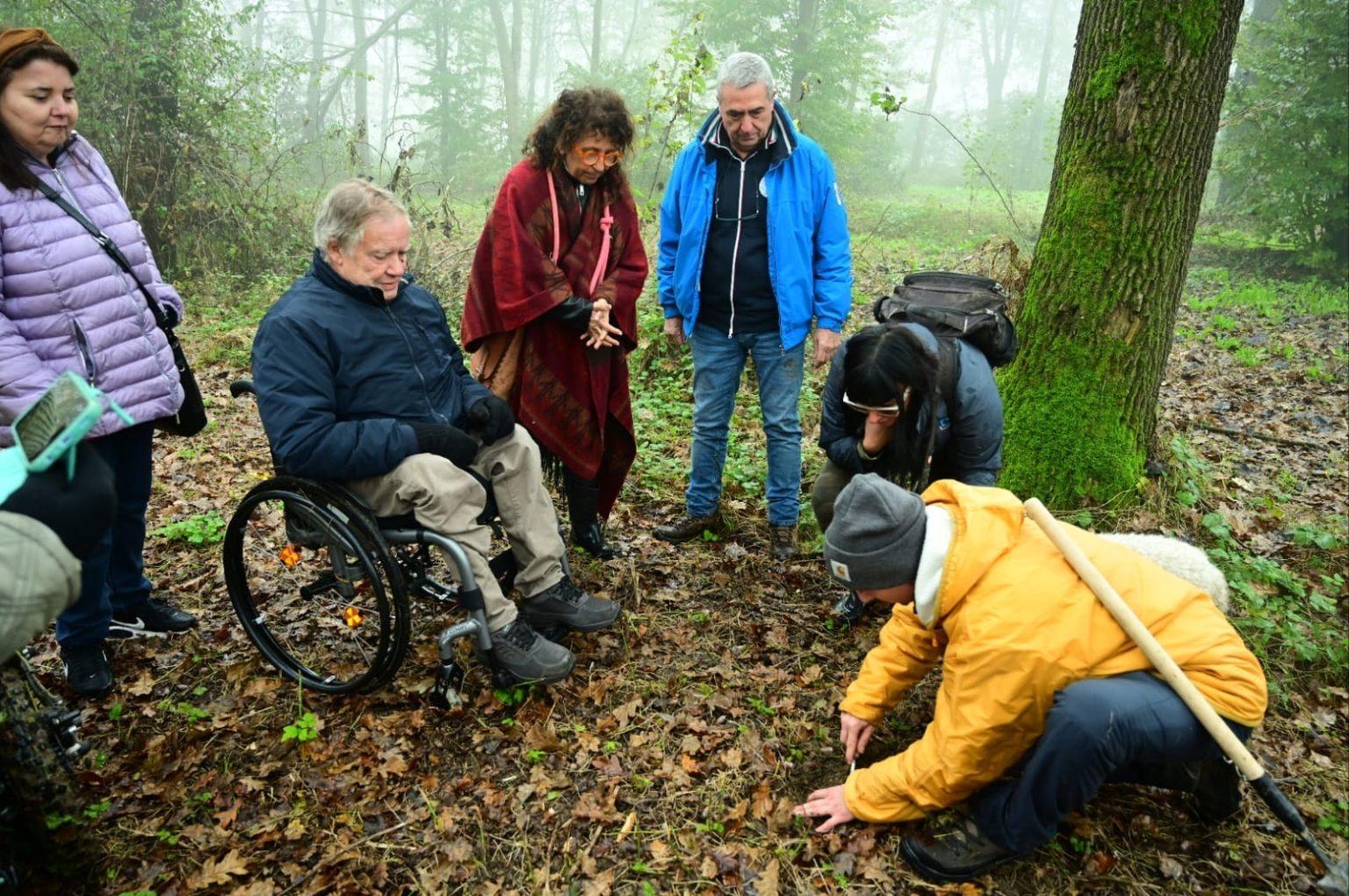 Scopri la magia della caccia al tartufo in una tartufaia completamente accessibile, dove natura e inclusione si incontrano